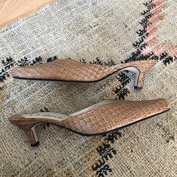 B.B. Simon Nude Crocodile Print Pointed Kitten Heel - Picture 3 of 5